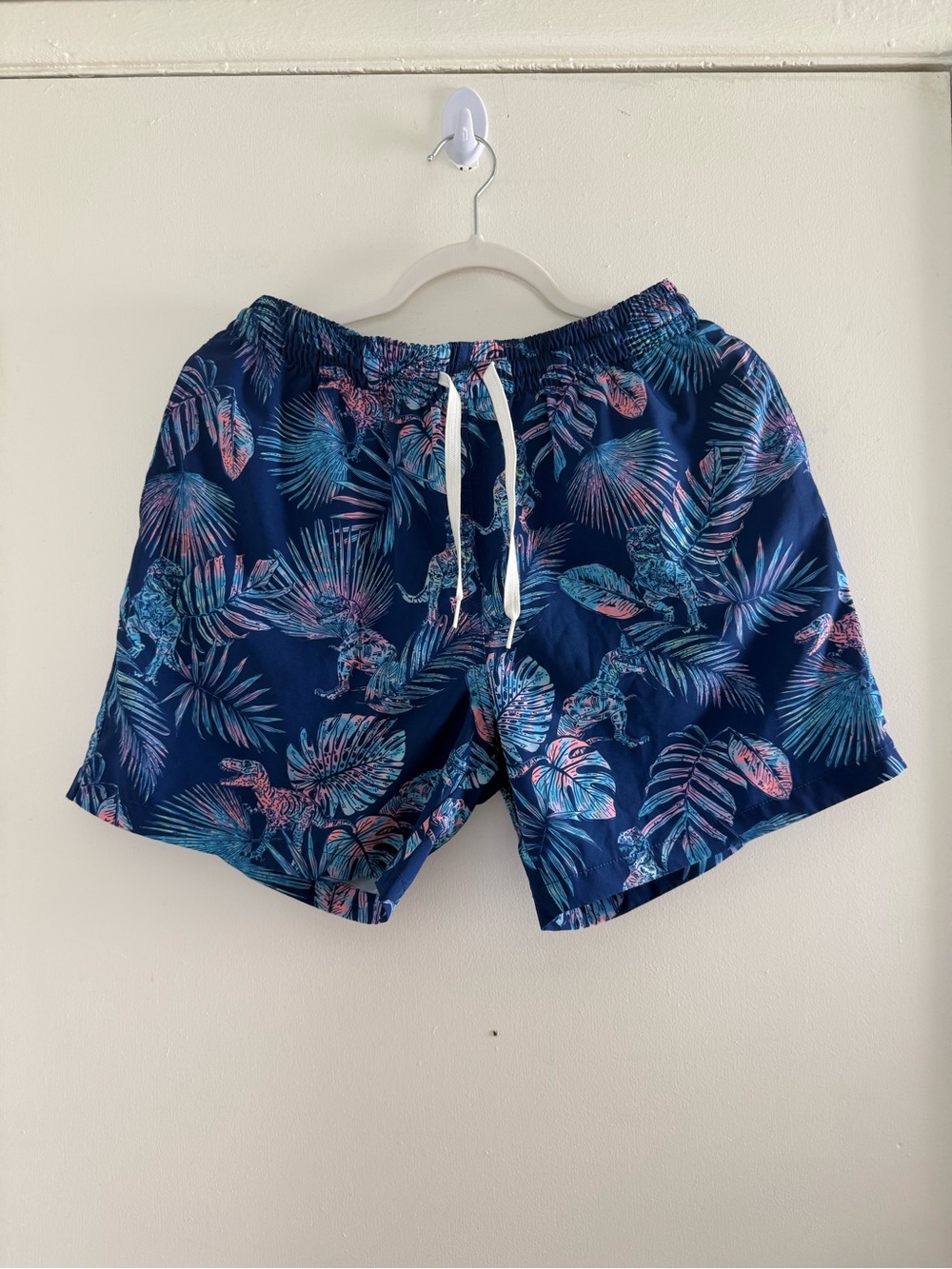 Chubbies Men’s Large 5.5” Swim Trunks Tropical Dinosaur Print